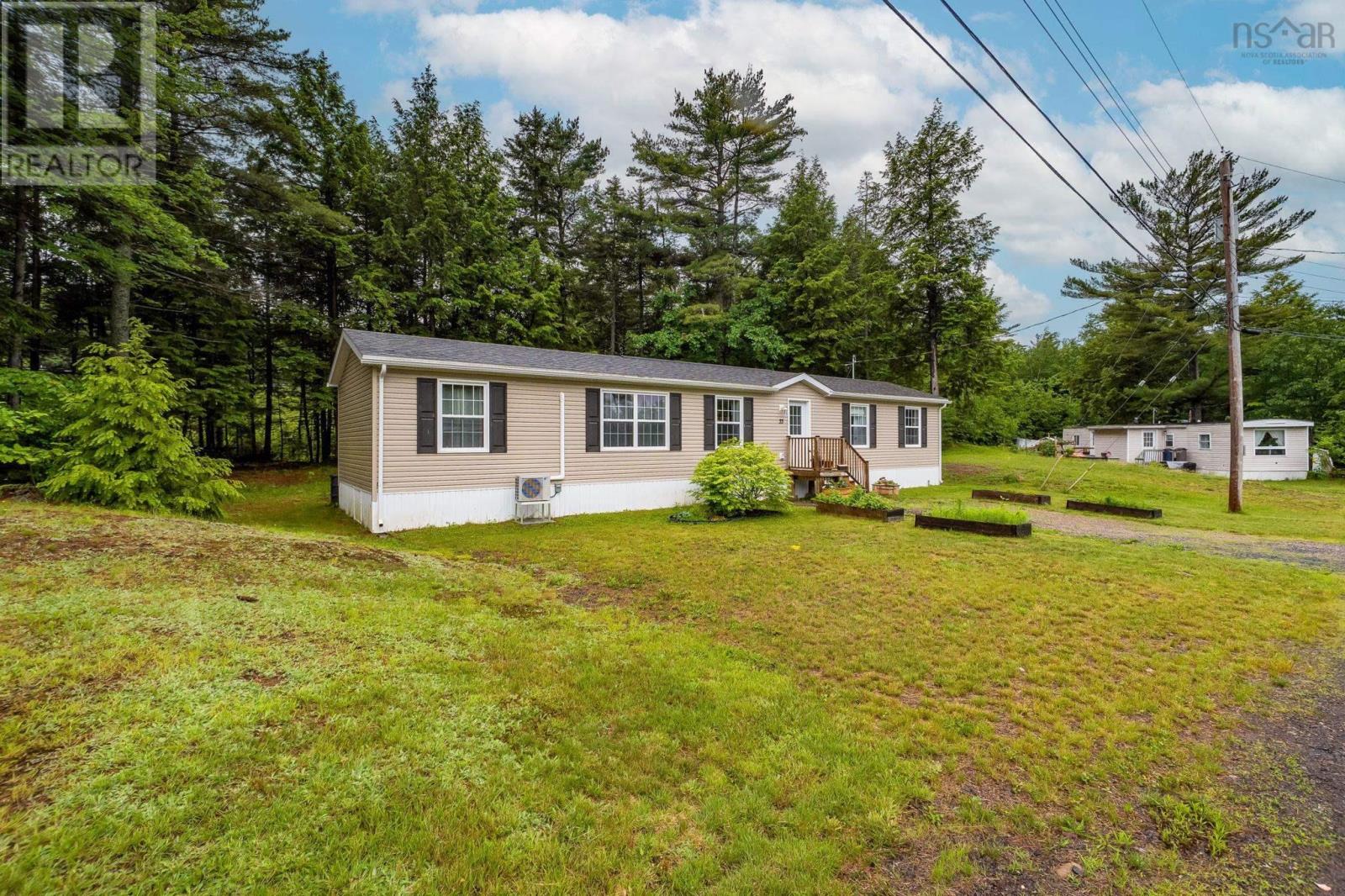 33 Shelby Crescent - 2