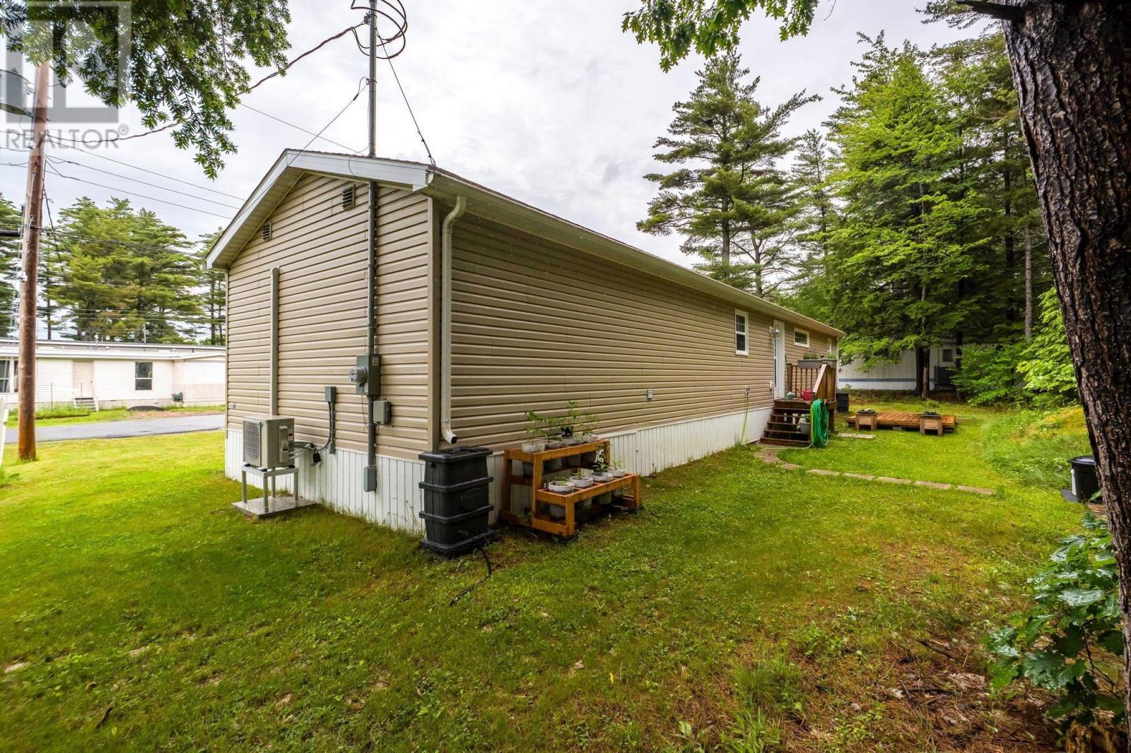 33 Shelby Crescent - 45