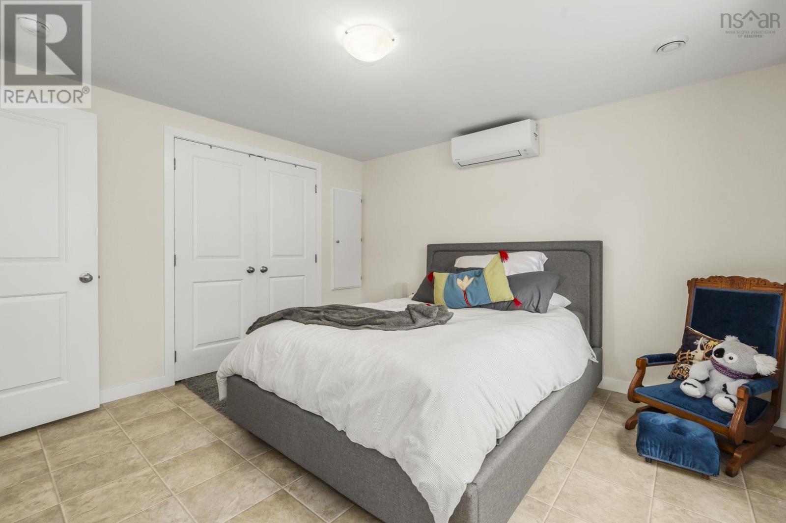 33 Shelby Crescent - 31