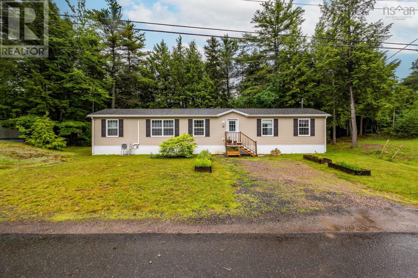 33 Shelby Crescent - 33