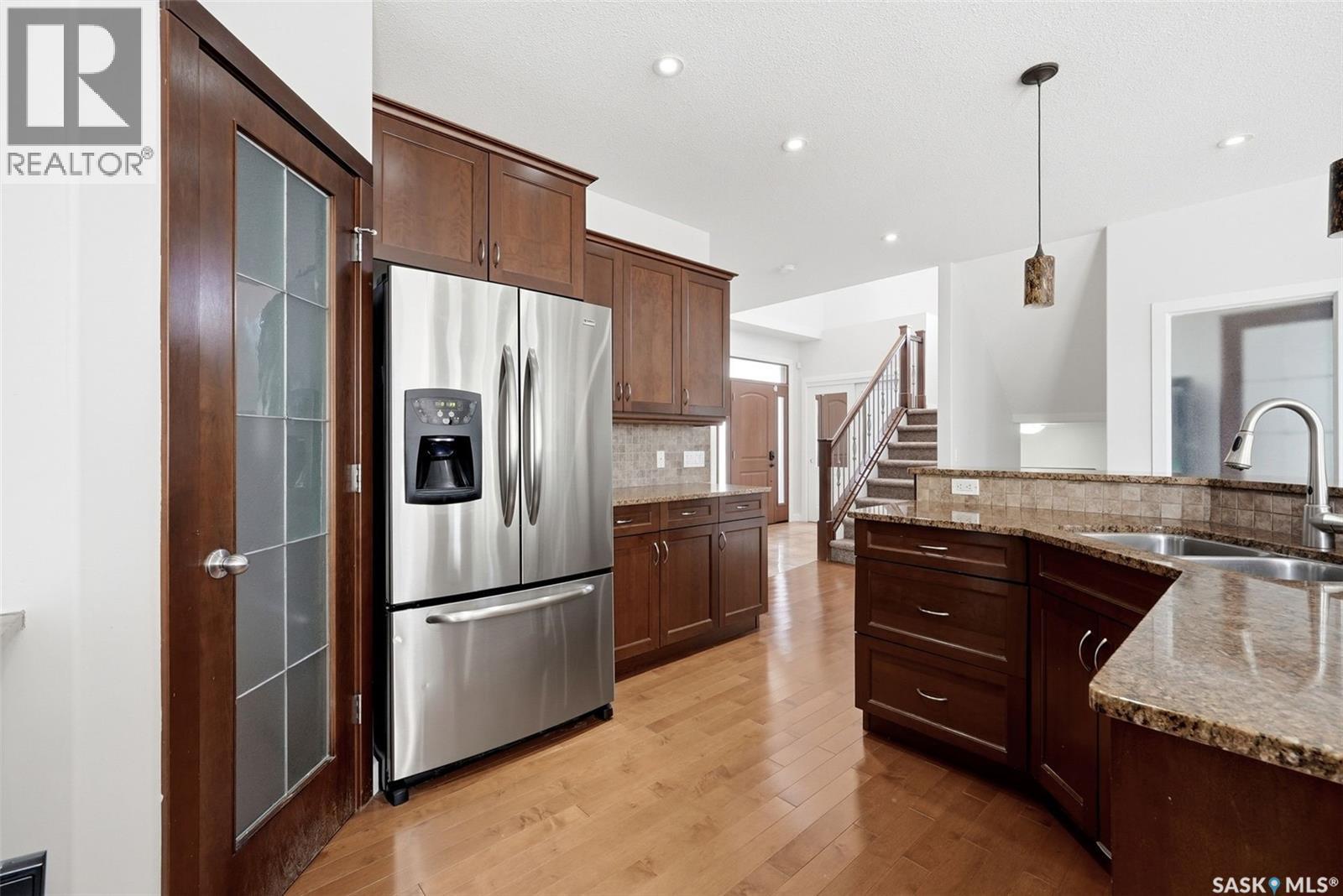 8025 Wascana Gardens CRESCENT — photo 11