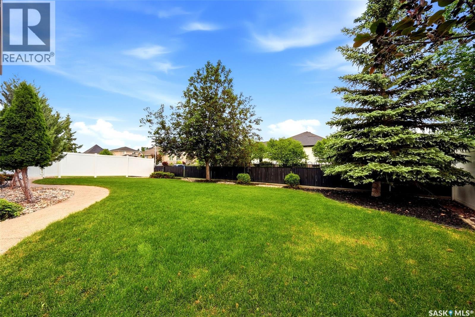 8025 Wascana Gardens CRESCENT — photo 47