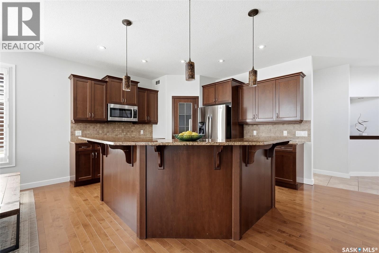 8025 Wascana Gardens CRESCENT — photo 8