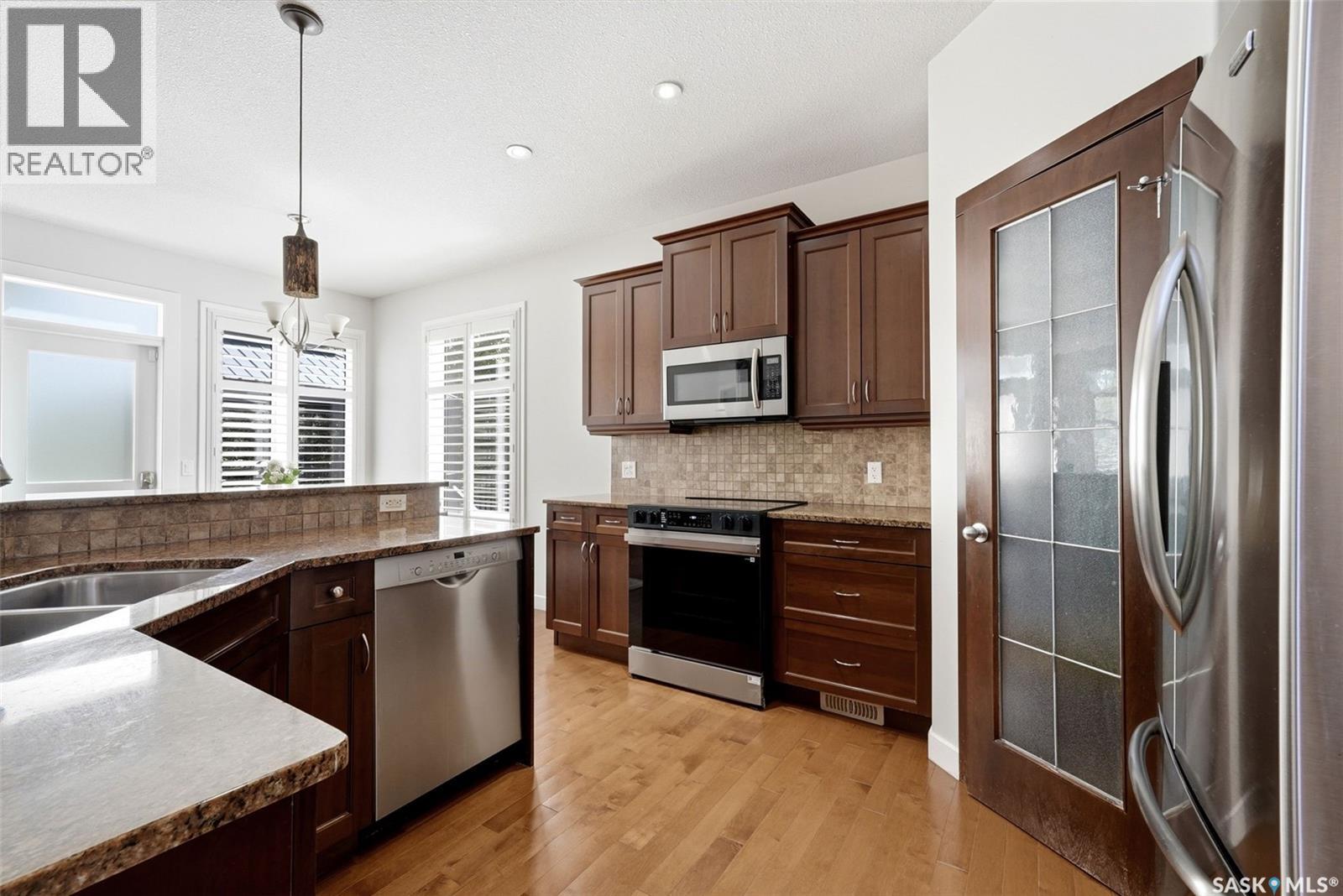 8025 Wascana Gardens CRESCENT — photo 9