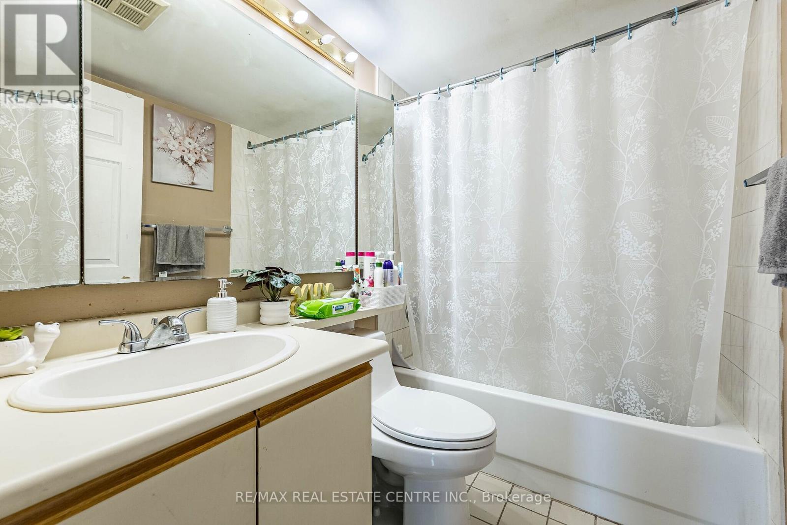 #210 10 MALTA AVENUE - 32