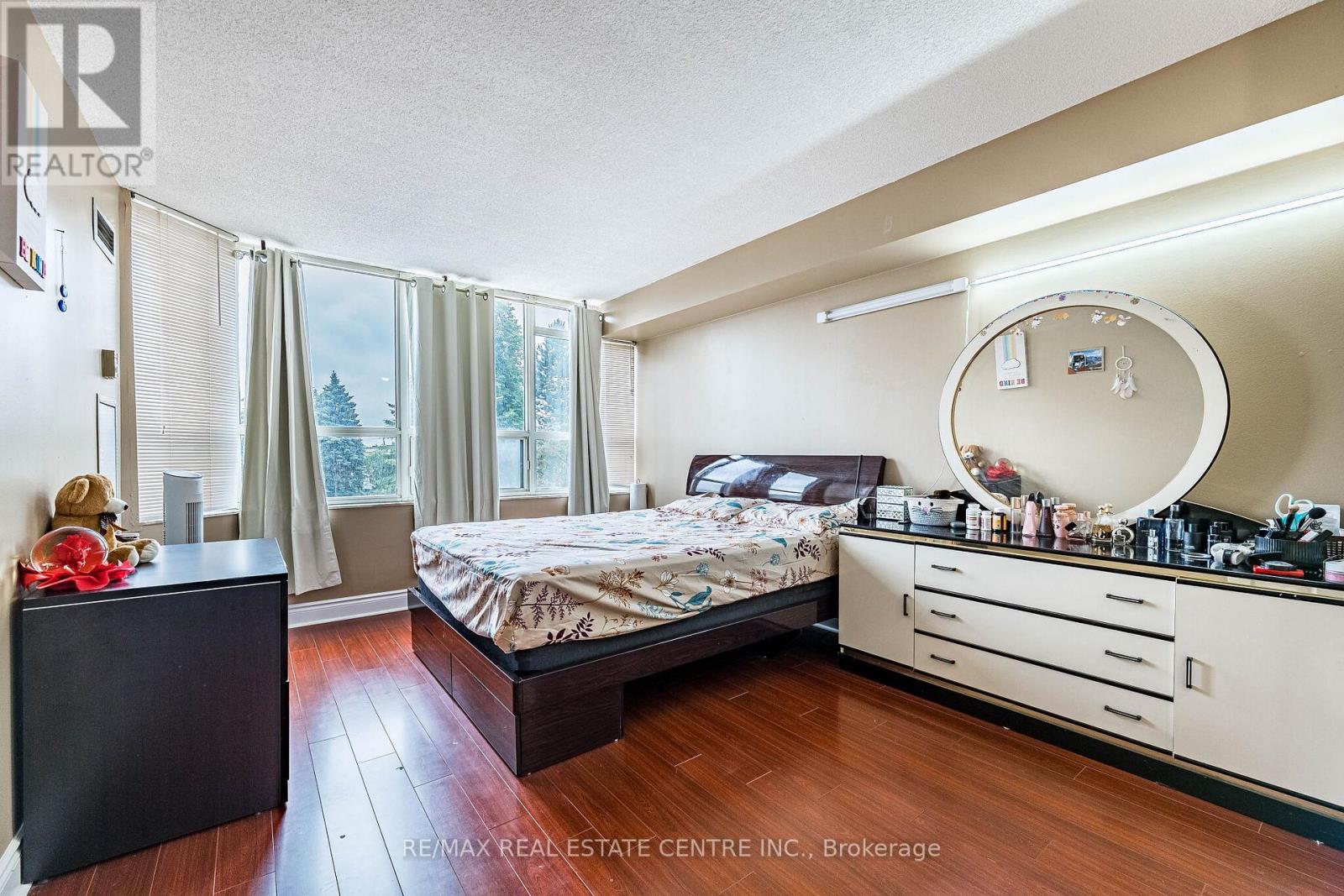 #210 10 MALTA AVENUE - 39