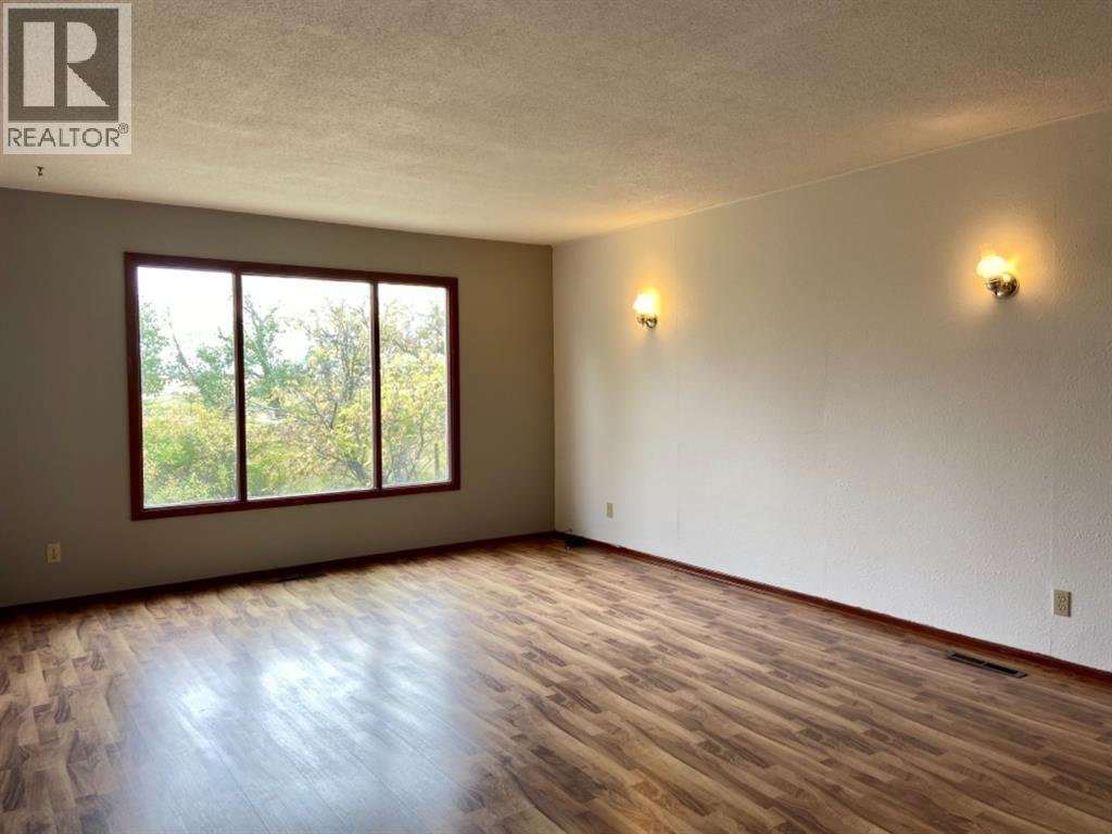 824058 729 Highway - 11