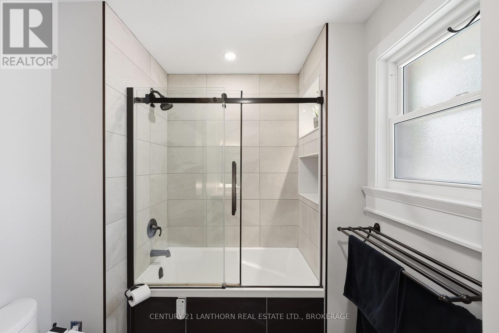 952 CHANCERY STREET - Image 33
