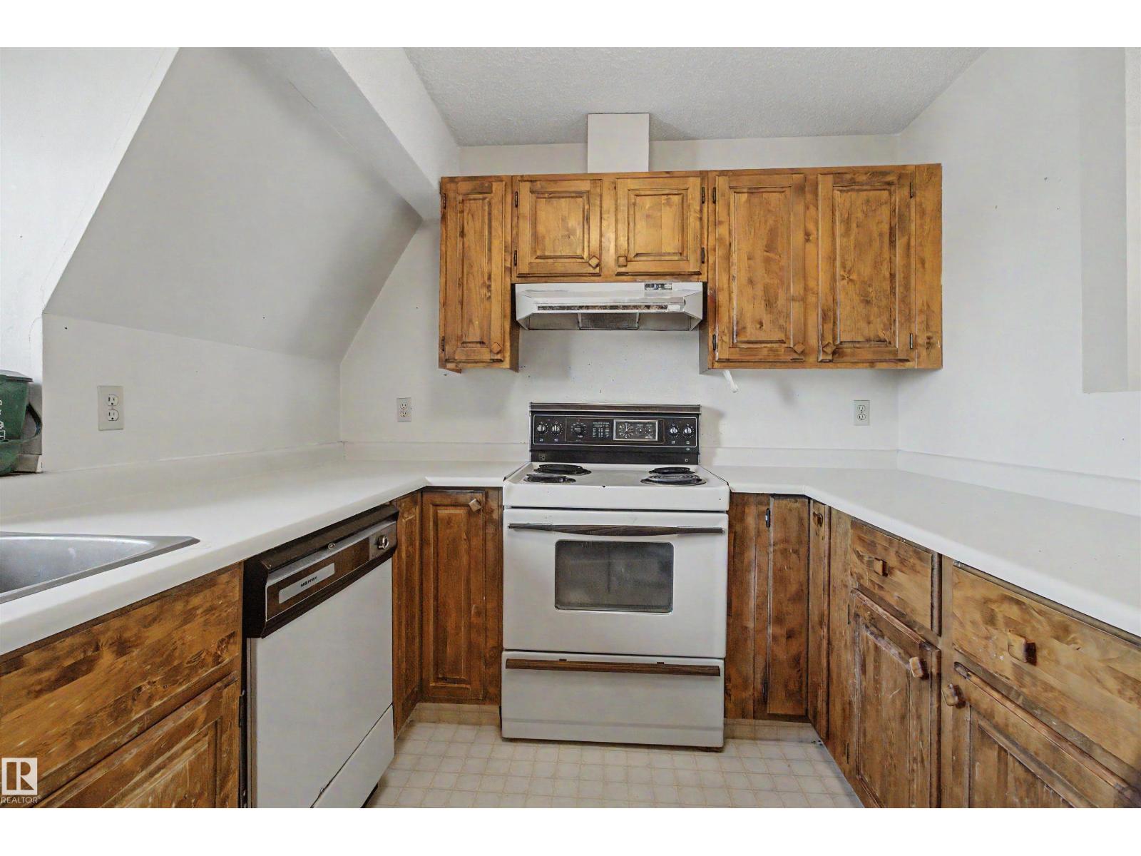 5953 40 AV NW - 7