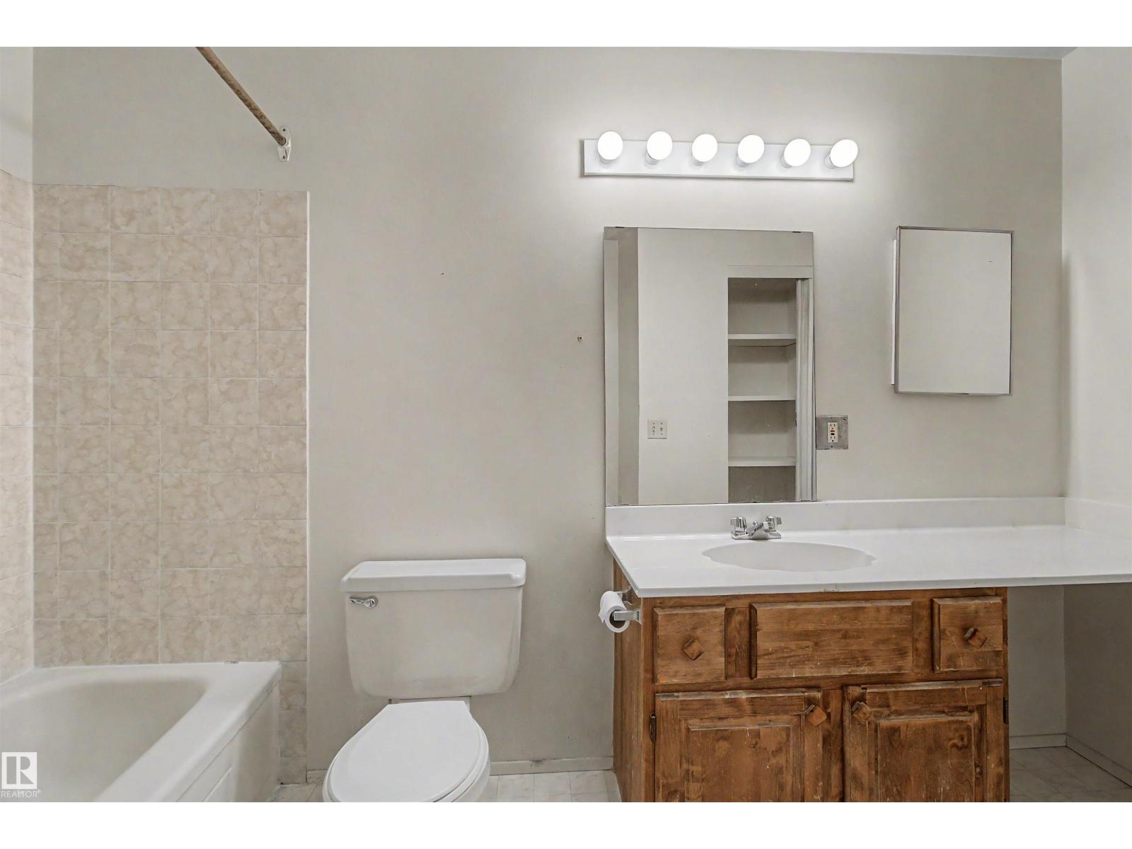 5953 40 AV NW - 8