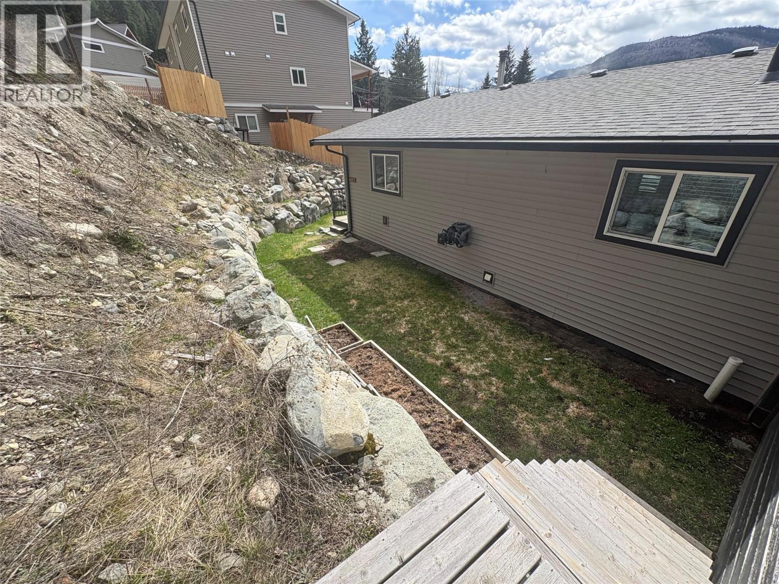 7370 Cahilty Crescent - 11