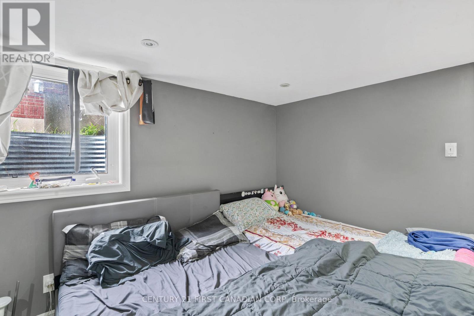594 HIGHBURY AVENUE N - 24