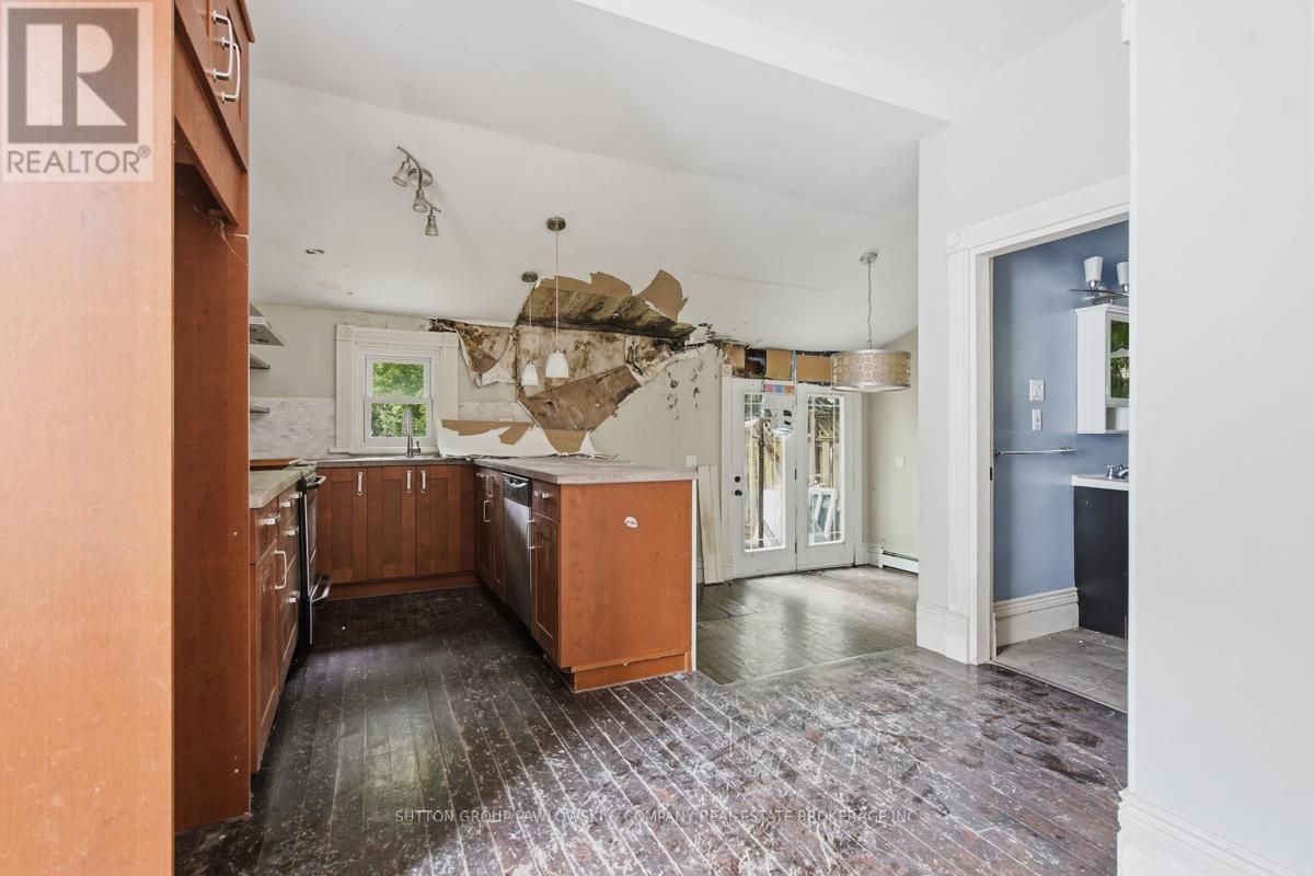 15 CARLTON AVENUE - 10