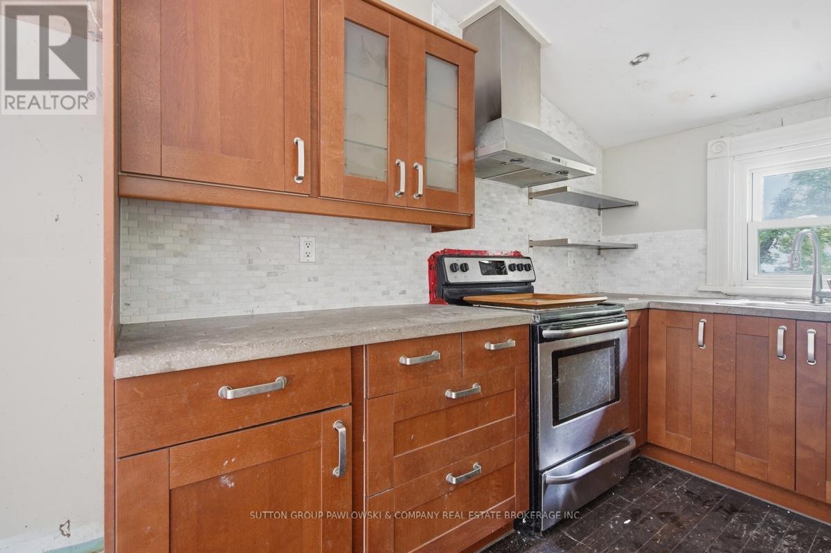 15 CARLTON AVENUE - 12