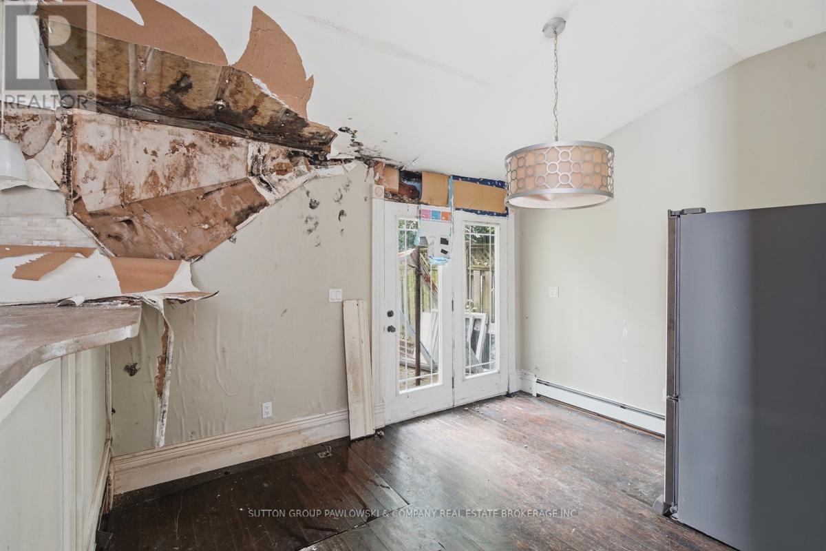 15 CARLTON AVENUE - 14