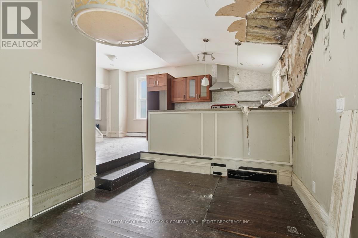 15 CARLTON AVENUE - 15