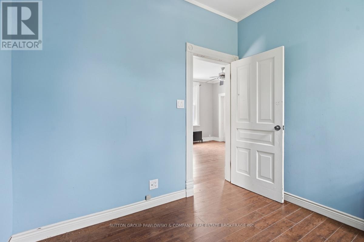 15 CARLTON AVENUE - 18