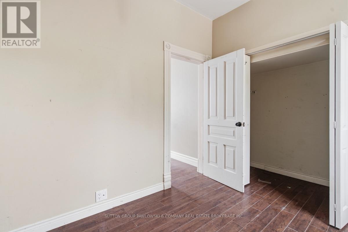 15 CARLTON AVENUE - 20