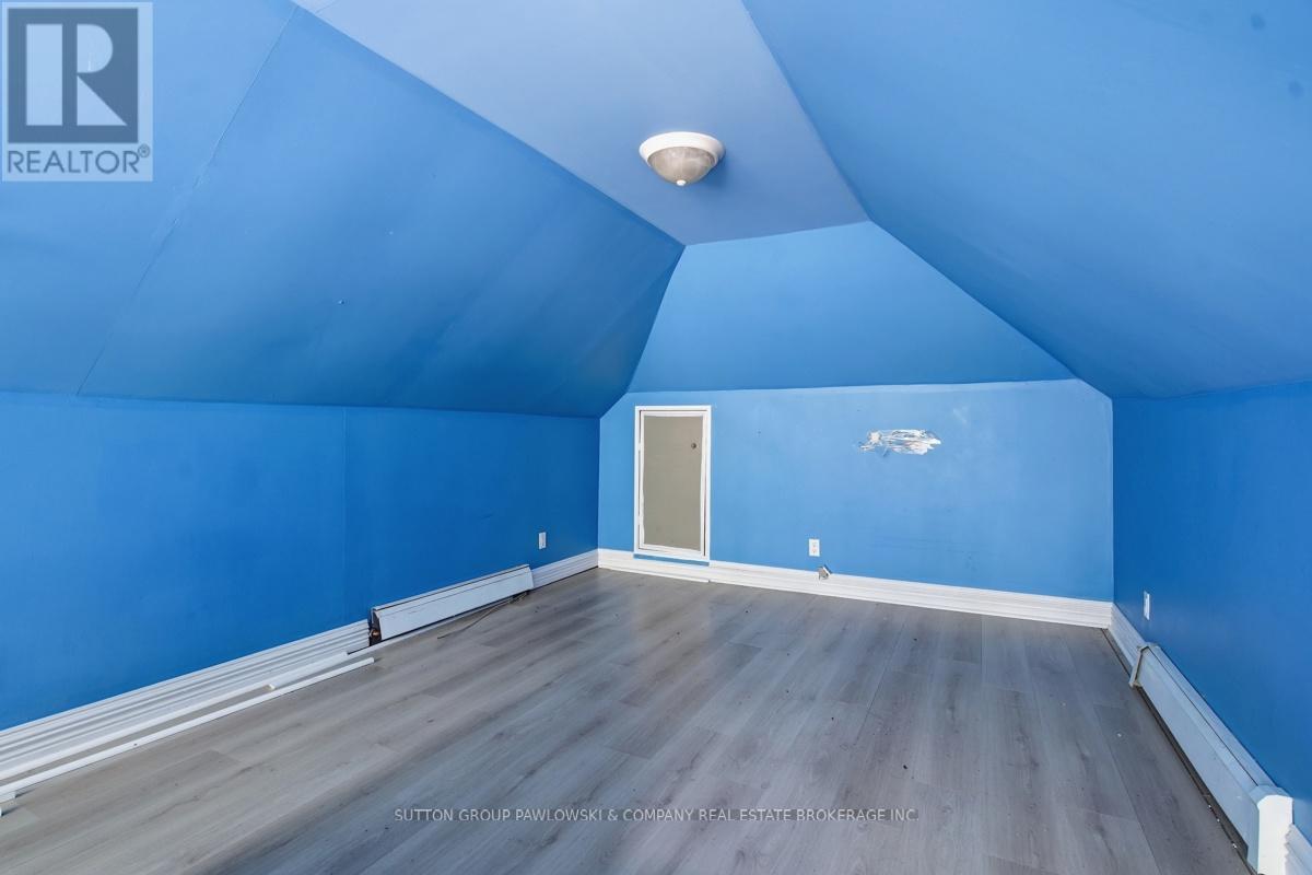 15 CARLTON AVENUE - 21