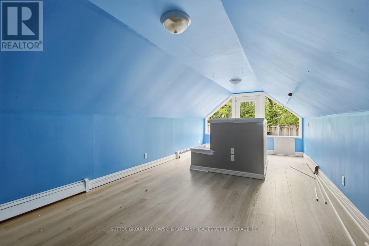 15 CARLTON AVENUE - 22