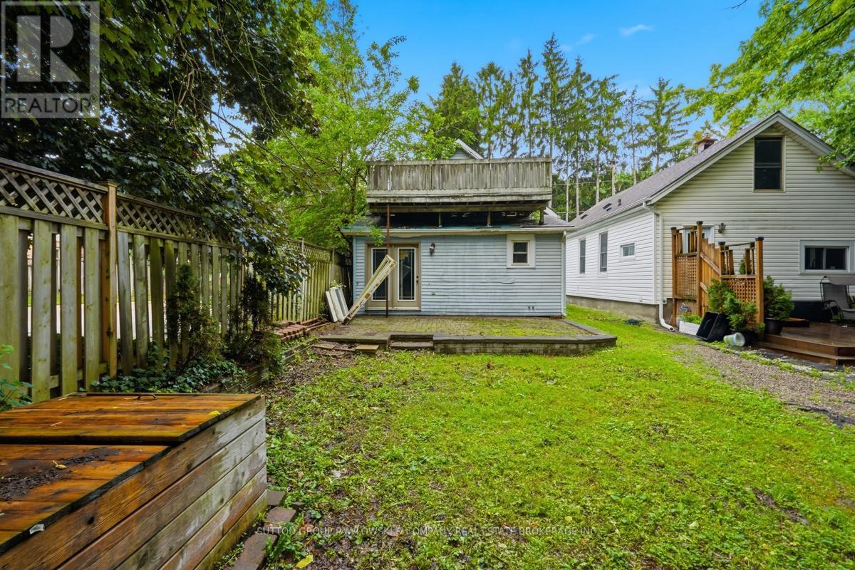 15 CARLTON AVENUE - 28