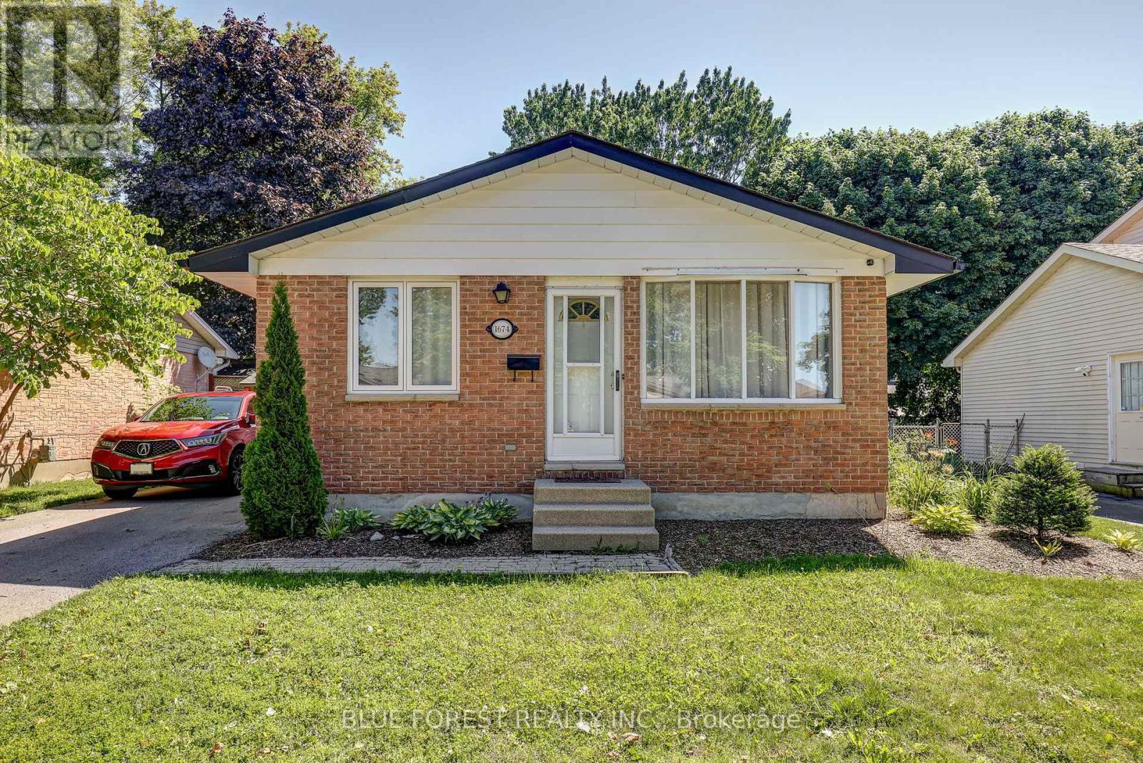 1674 ALDERSBROOK ROAD - 2