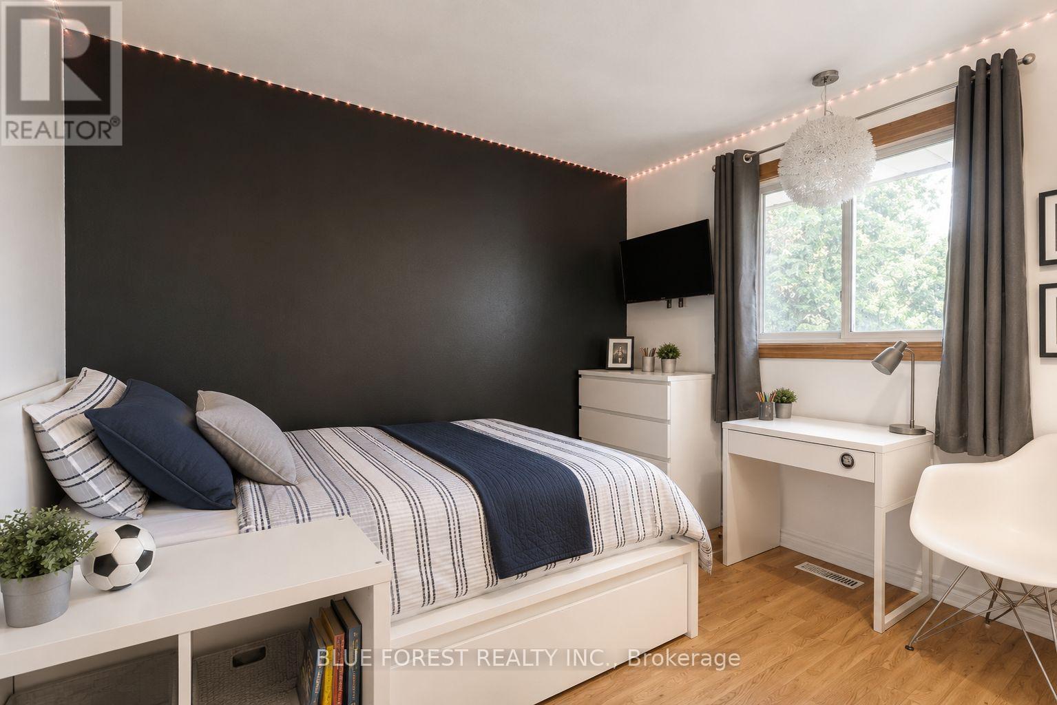 1674 ALDERSBROOK ROAD - 24