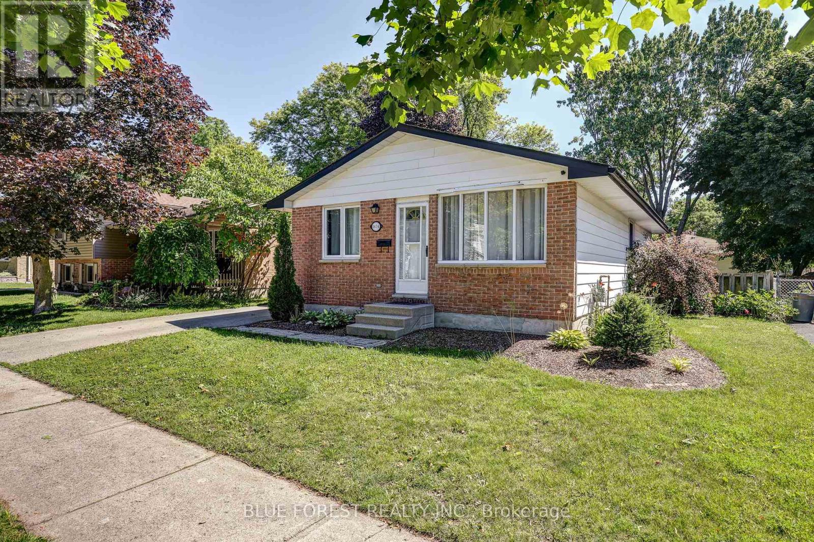 1674 ALDERSBROOK ROAD - 47