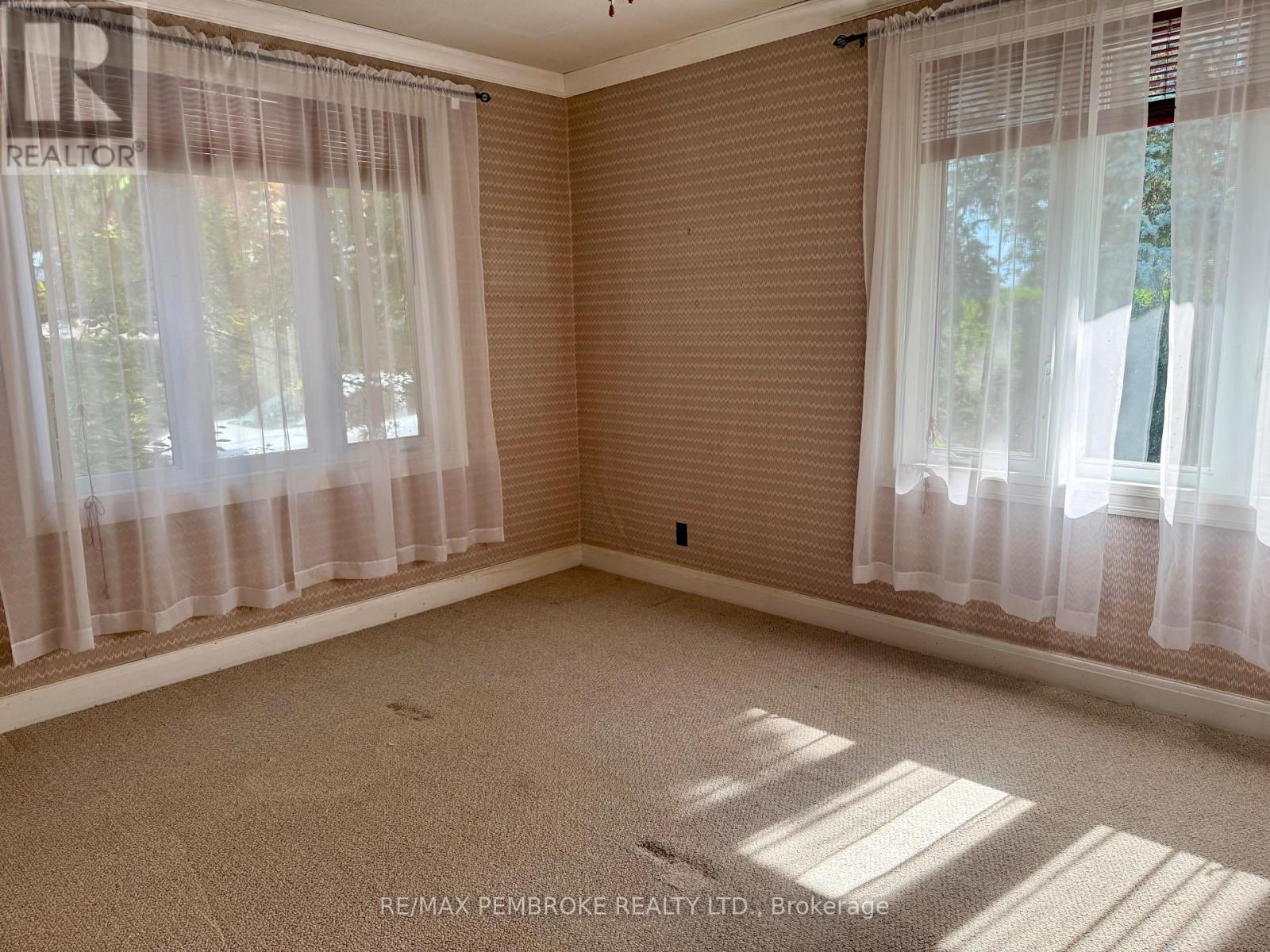 474 FRASER STREET - 10