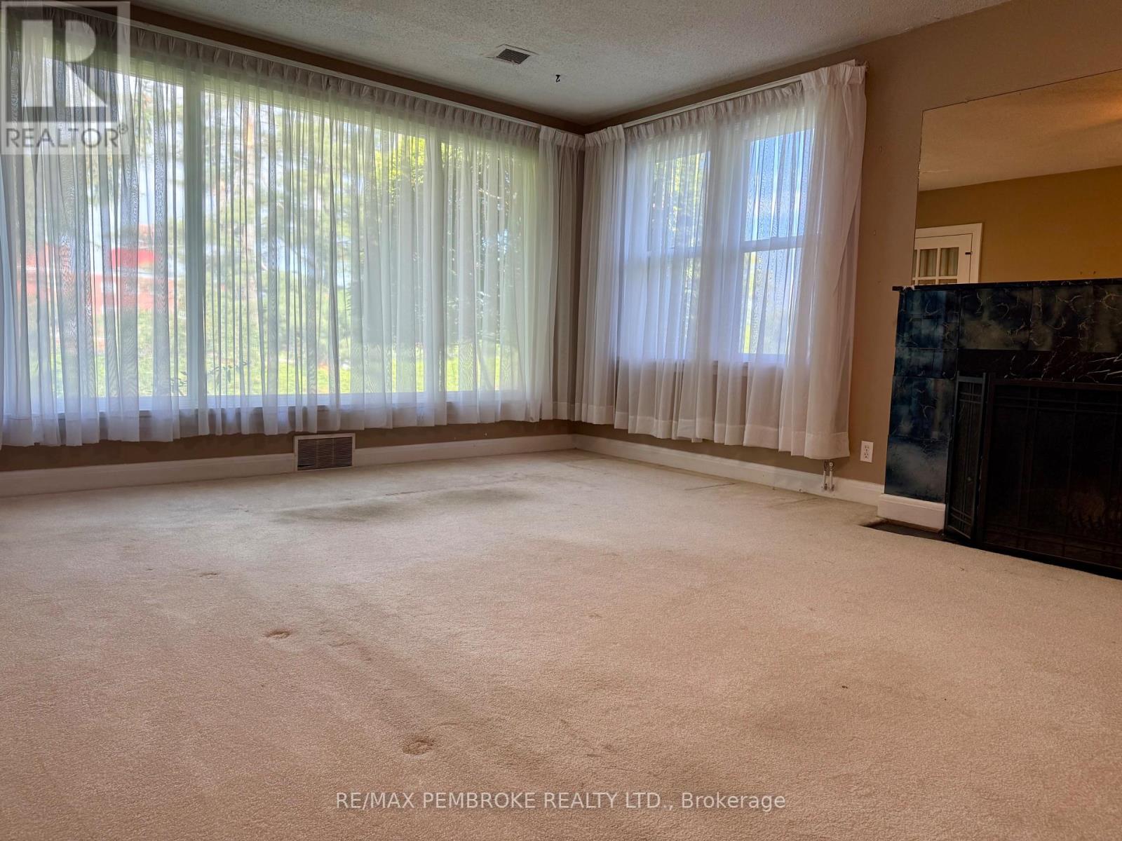 474 FRASER STREET - 15
