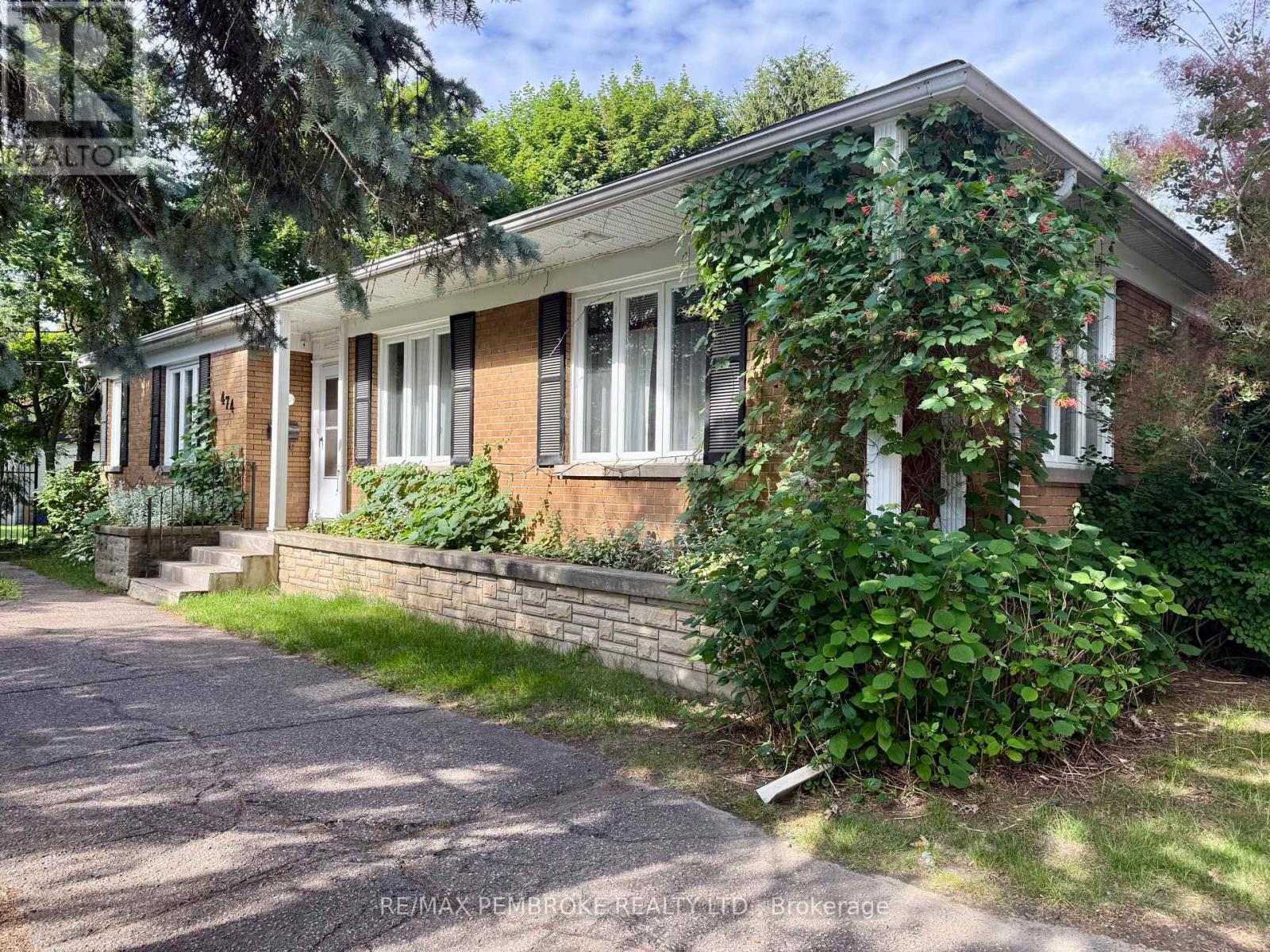 474 FRASER STREET - 2