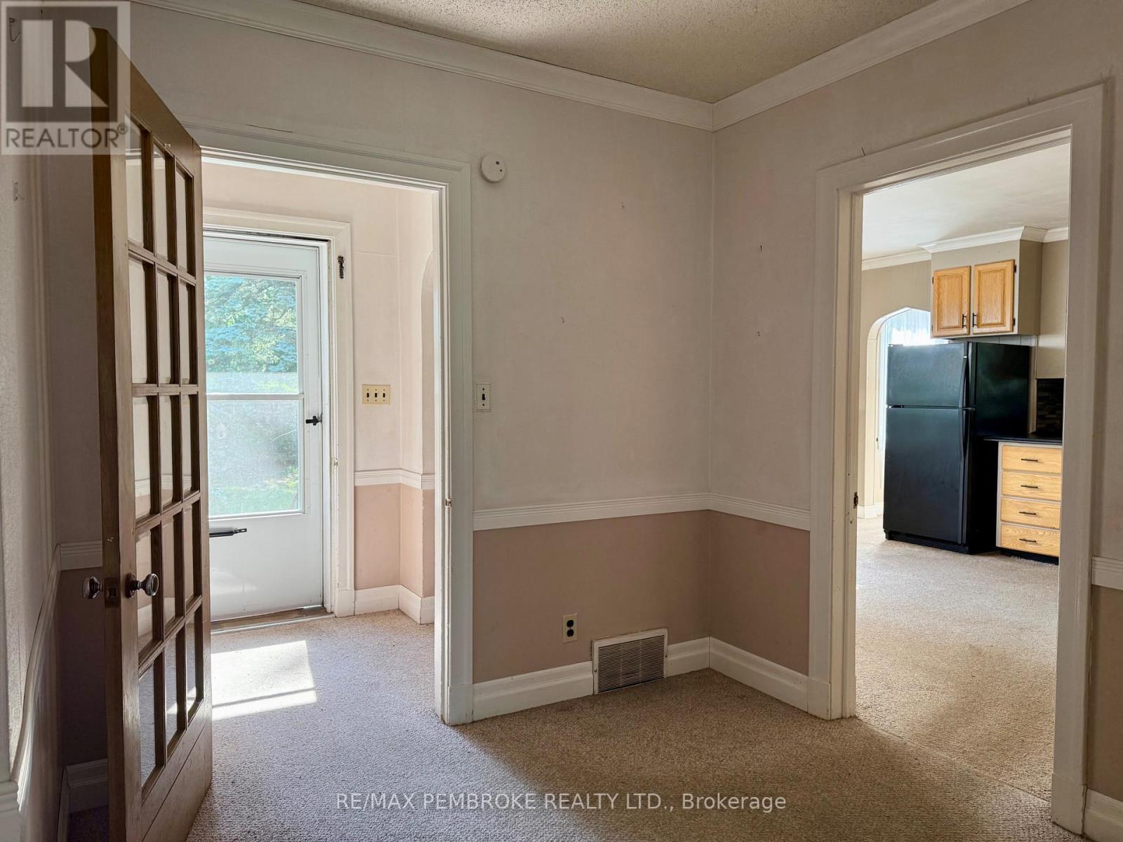 474 FRASER STREET - 8