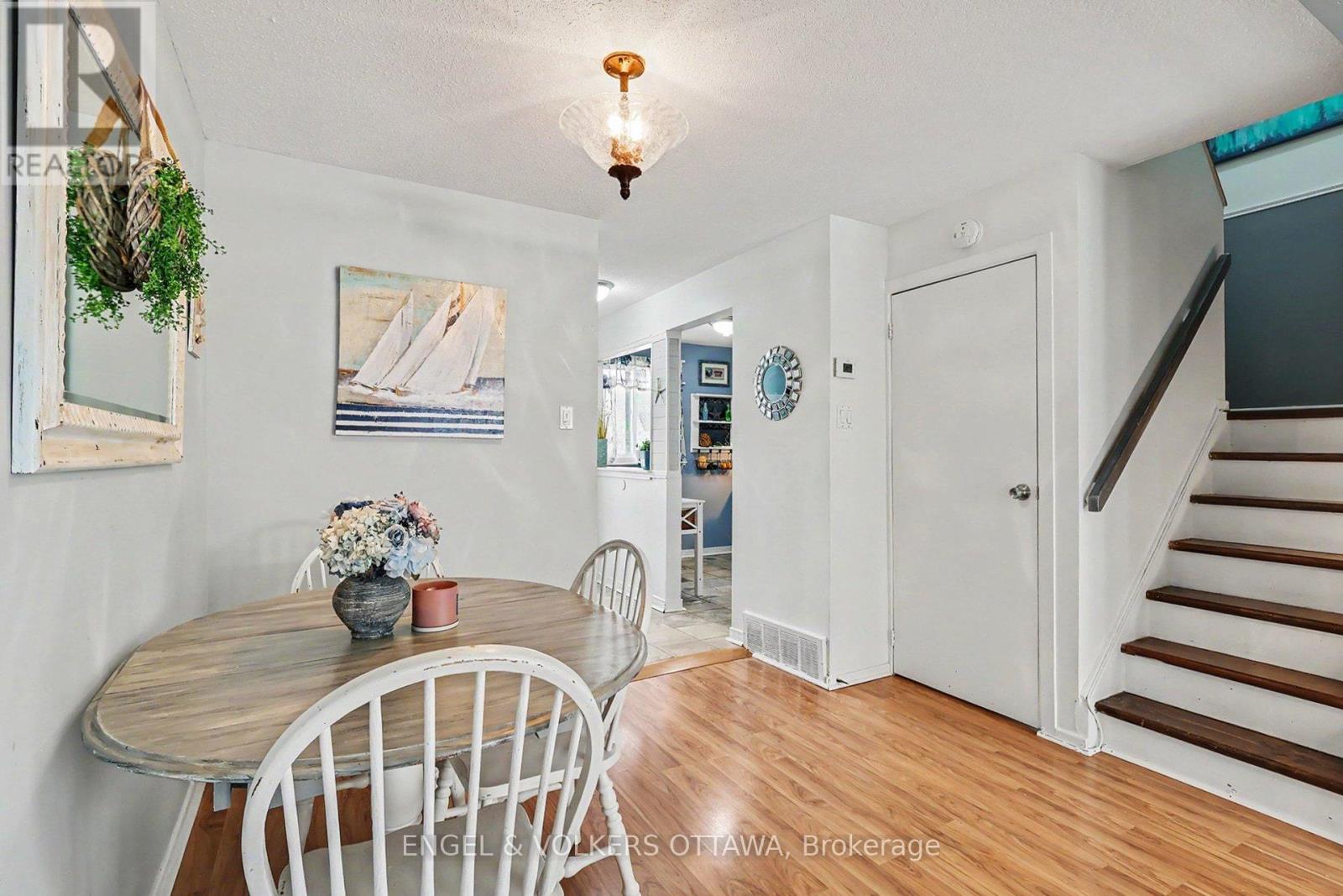 3 Bed, 2 Bath House for Sale in Ottawa – 87 – 7882 JEANNE D’ARC BOULEVARD, Ottawa – MLS# X13493404 - Image 11