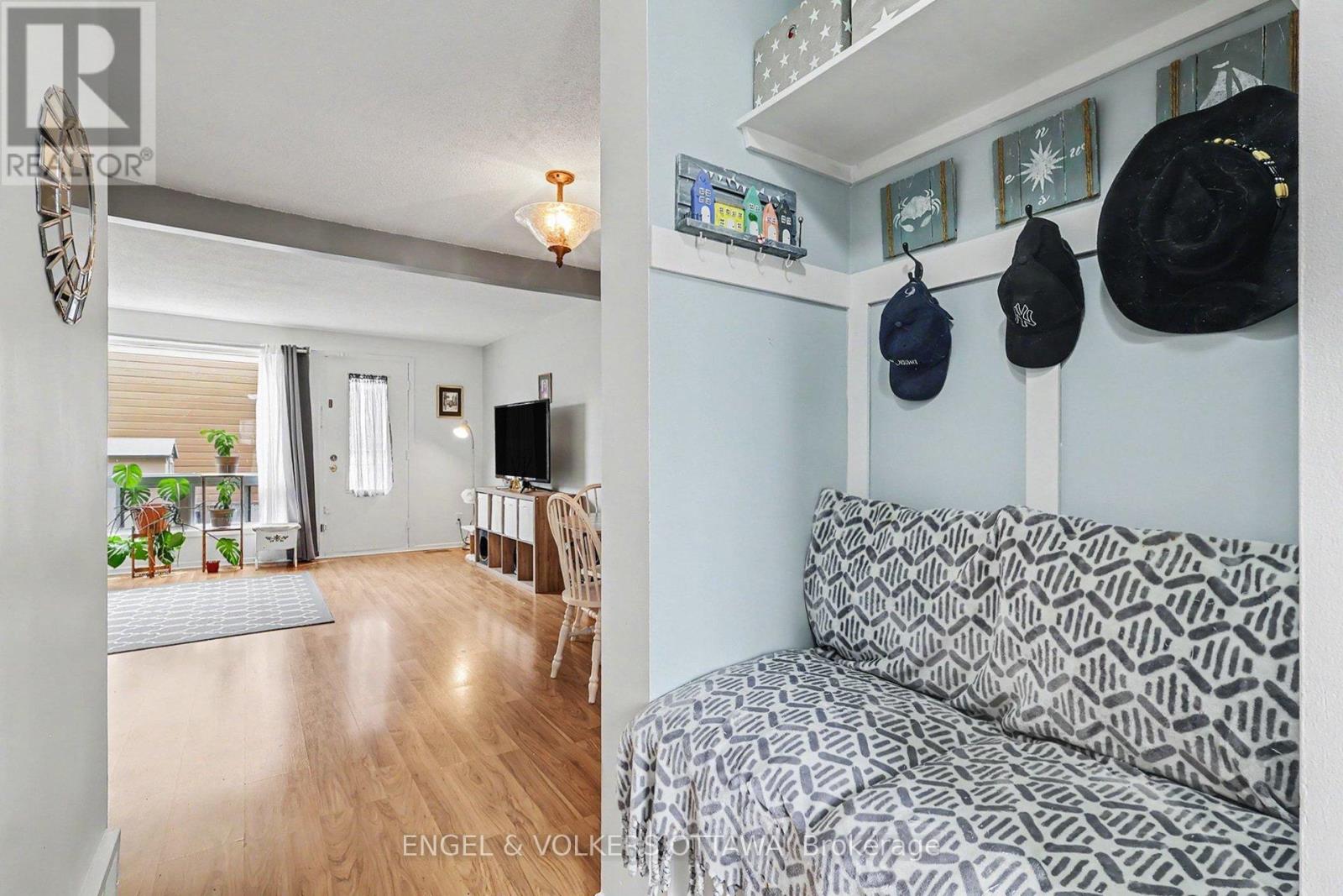 3 Bed, 2 Bath House for Sale in Ottawa – 87 – 7882 JEANNE D’ARC BOULEVARD, Ottawa – MLS# X13493404 - Image 13