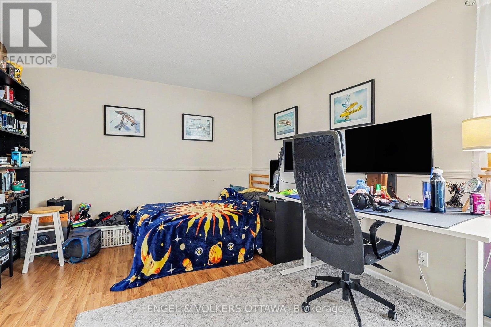 3 Bed, 2 Bath House for Sale in Ottawa – 87 – 7882 JEANNE D’ARC BOULEVARD, Ottawa – MLS# X13493404 - Image 21