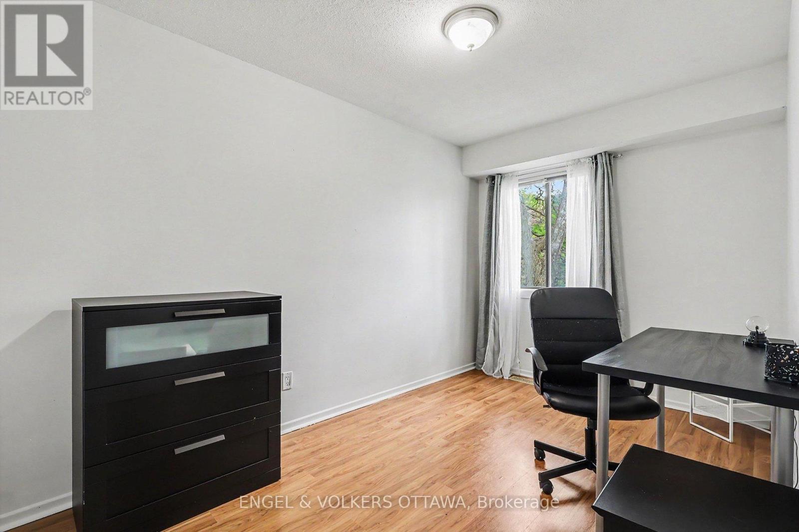 3 Bed, 2 Bath House for Sale in Ottawa – 87 – 7882 JEANNE D’ARC BOULEVARD, Ottawa – MLS# X13493404 - Image 25