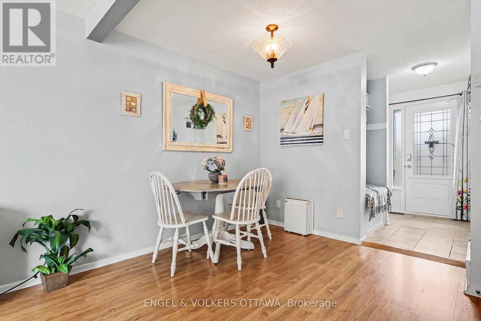 3 Bed, 2 Bath House for Sale in Ottawa – 87 – 7882 JEANNE D’ARC BOULEVARD, Ottawa – MLS# X13493404 - Image 8