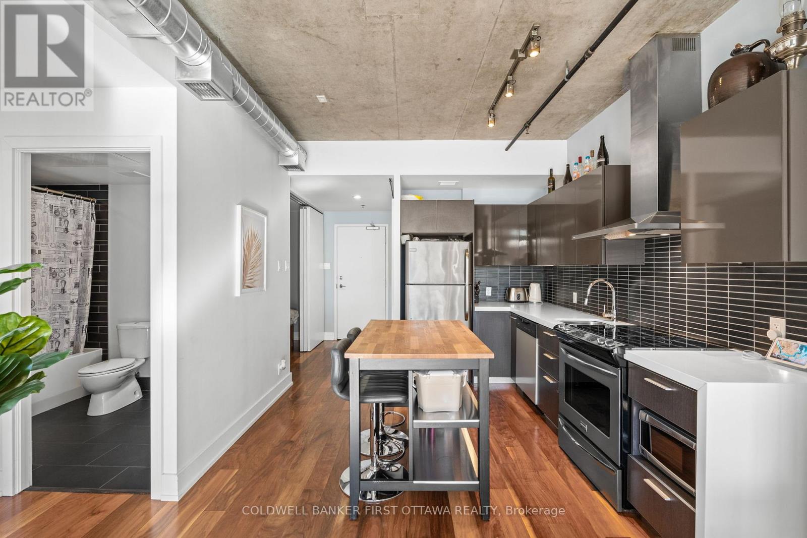 #209 360 MCLEOD STREET - 14