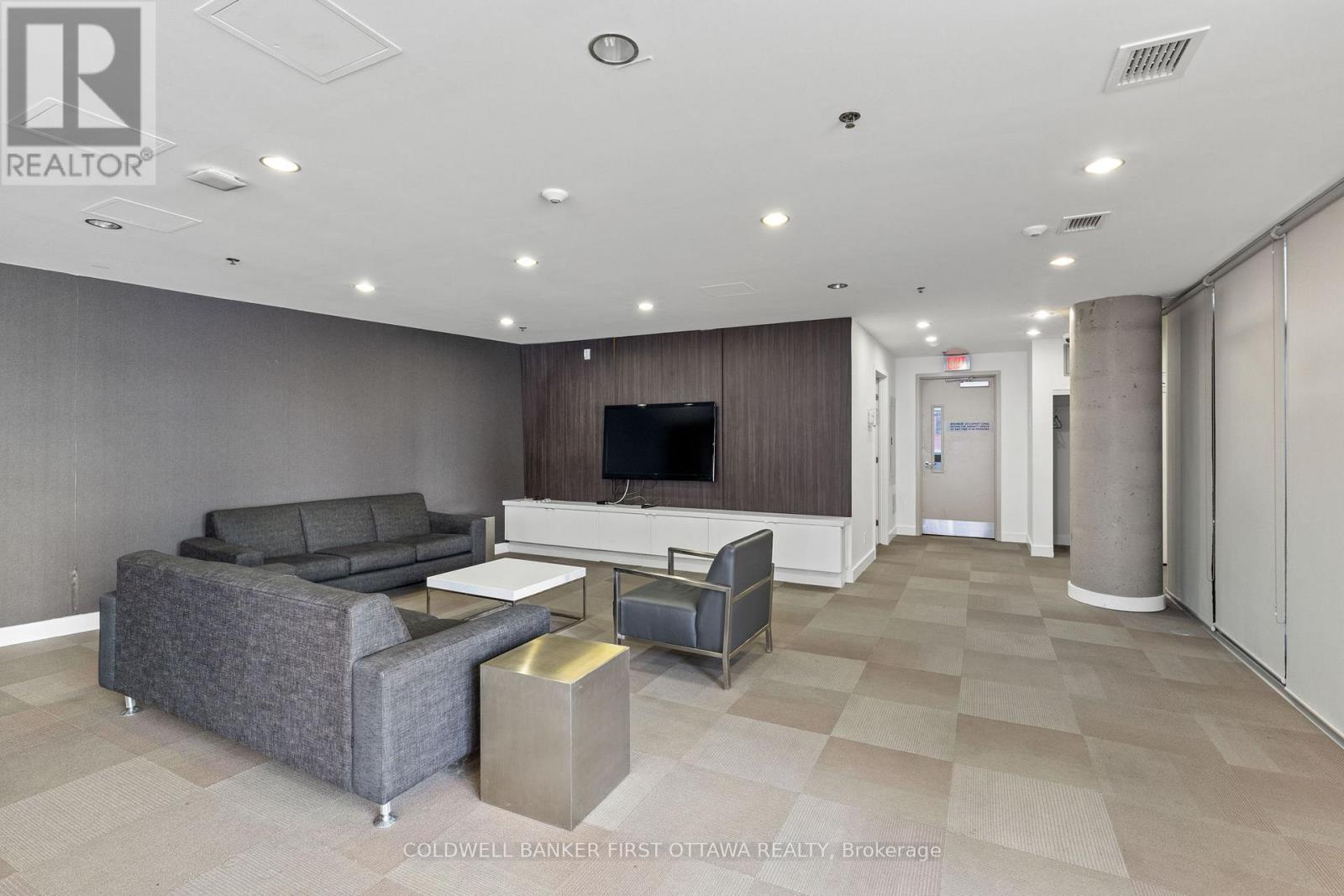 #209 360 MCLEOD STREET - 30