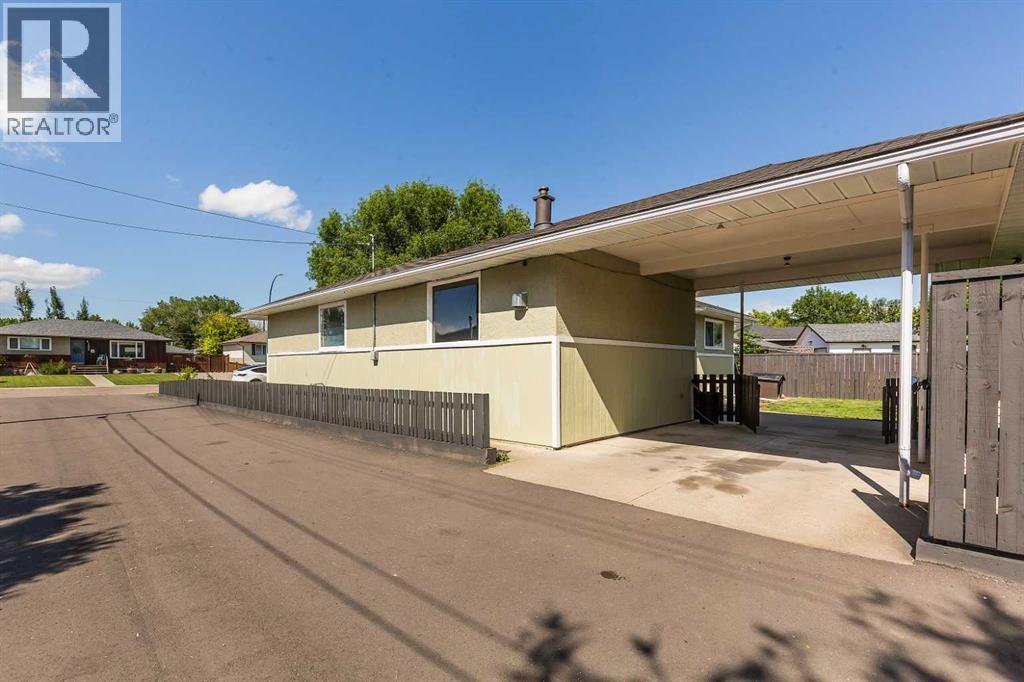 3008 11 Avenue S — photo 43