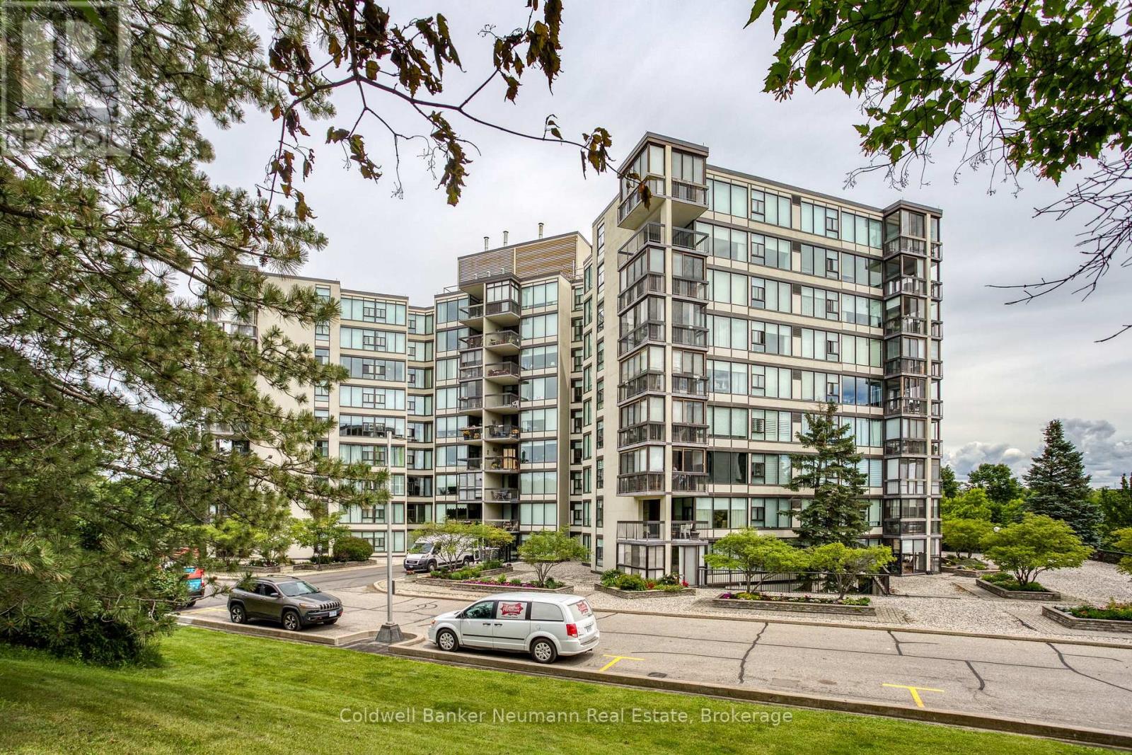 #205 23 WOODLAWN ROAD E - 1