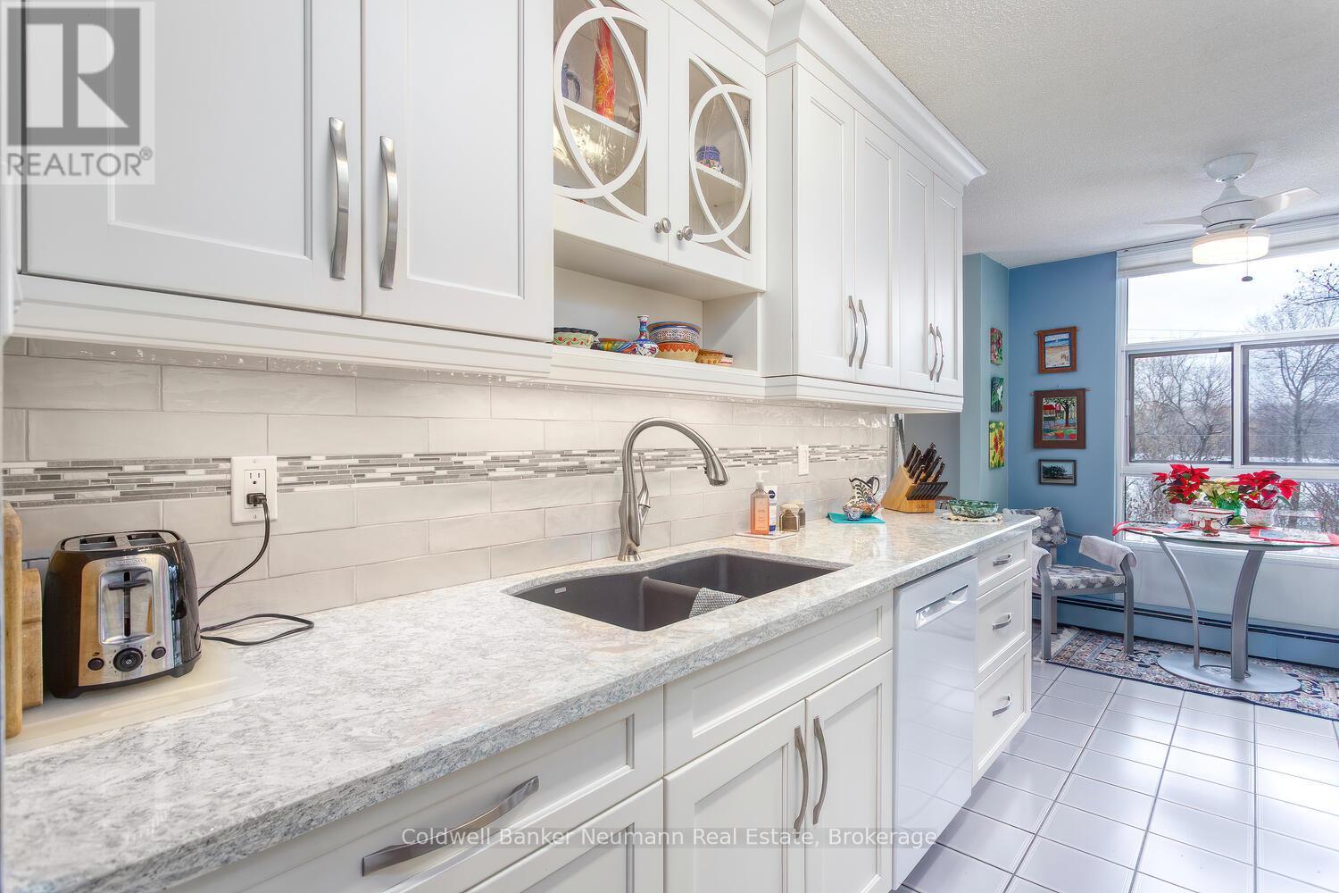 #205 23 WOODLAWN ROAD E - 16