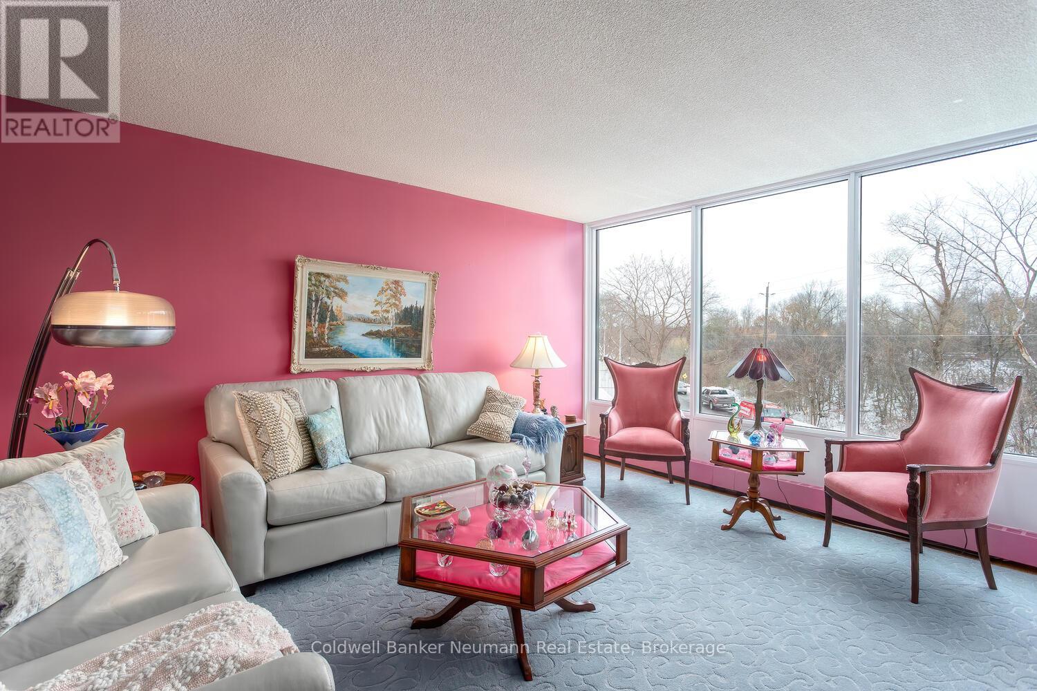 #205 23 WOODLAWN ROAD E - 19