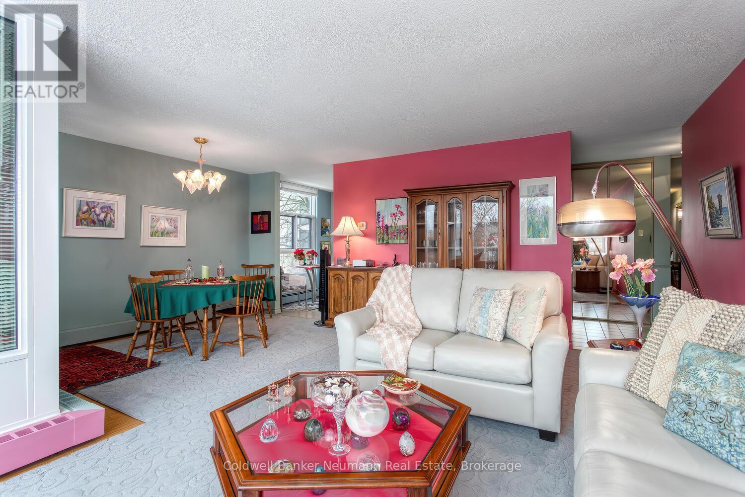 #205 23 WOODLAWN ROAD E - 20