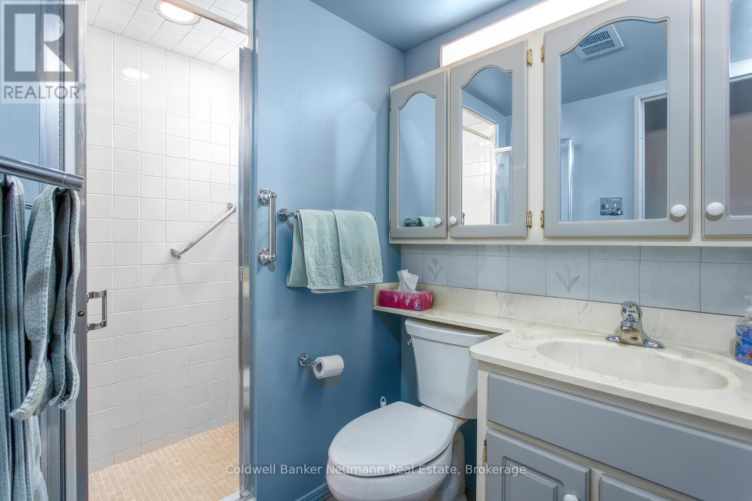 #205 23 WOODLAWN ROAD E - 27