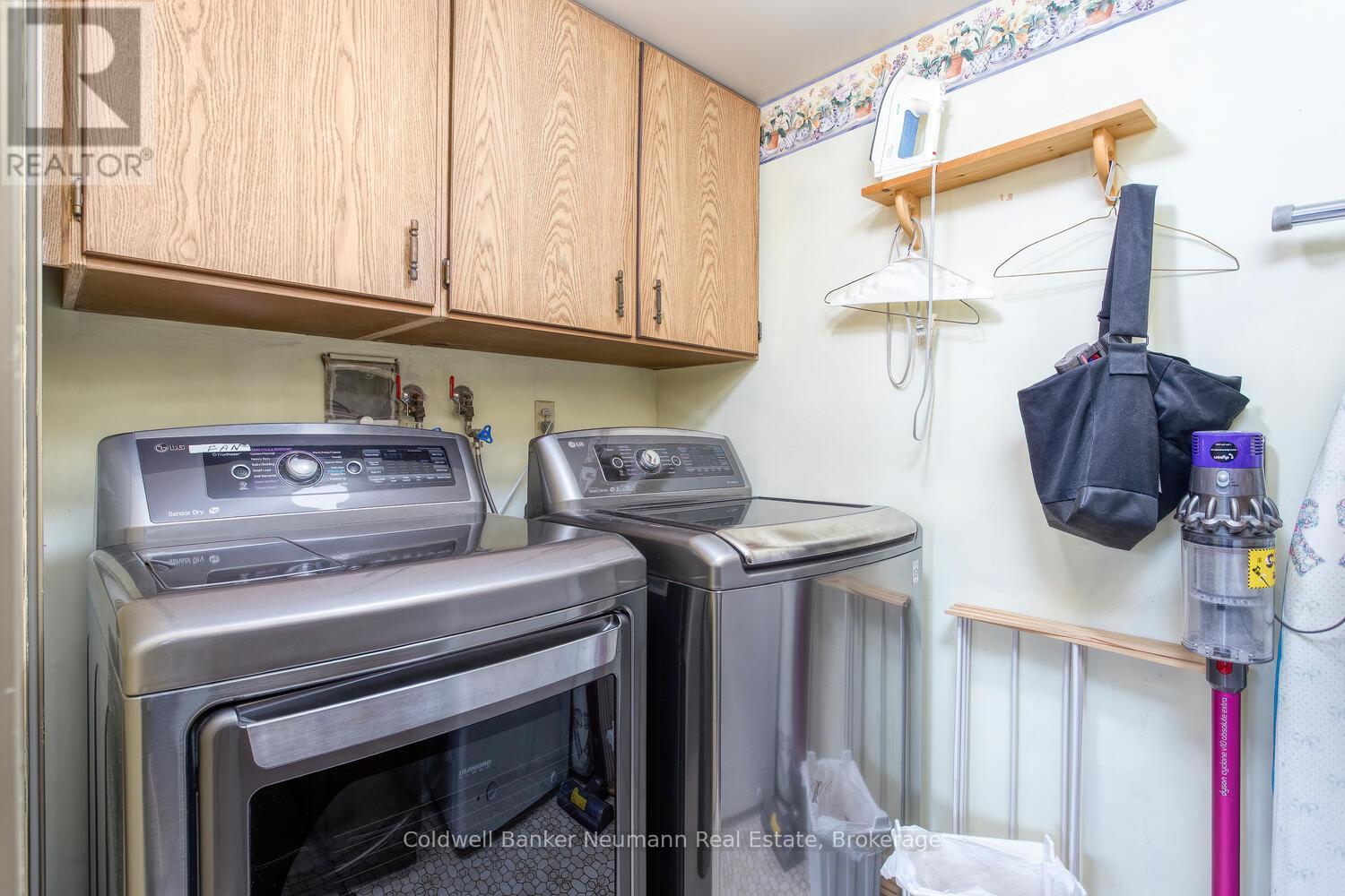 #205 23 WOODLAWN ROAD E - 33