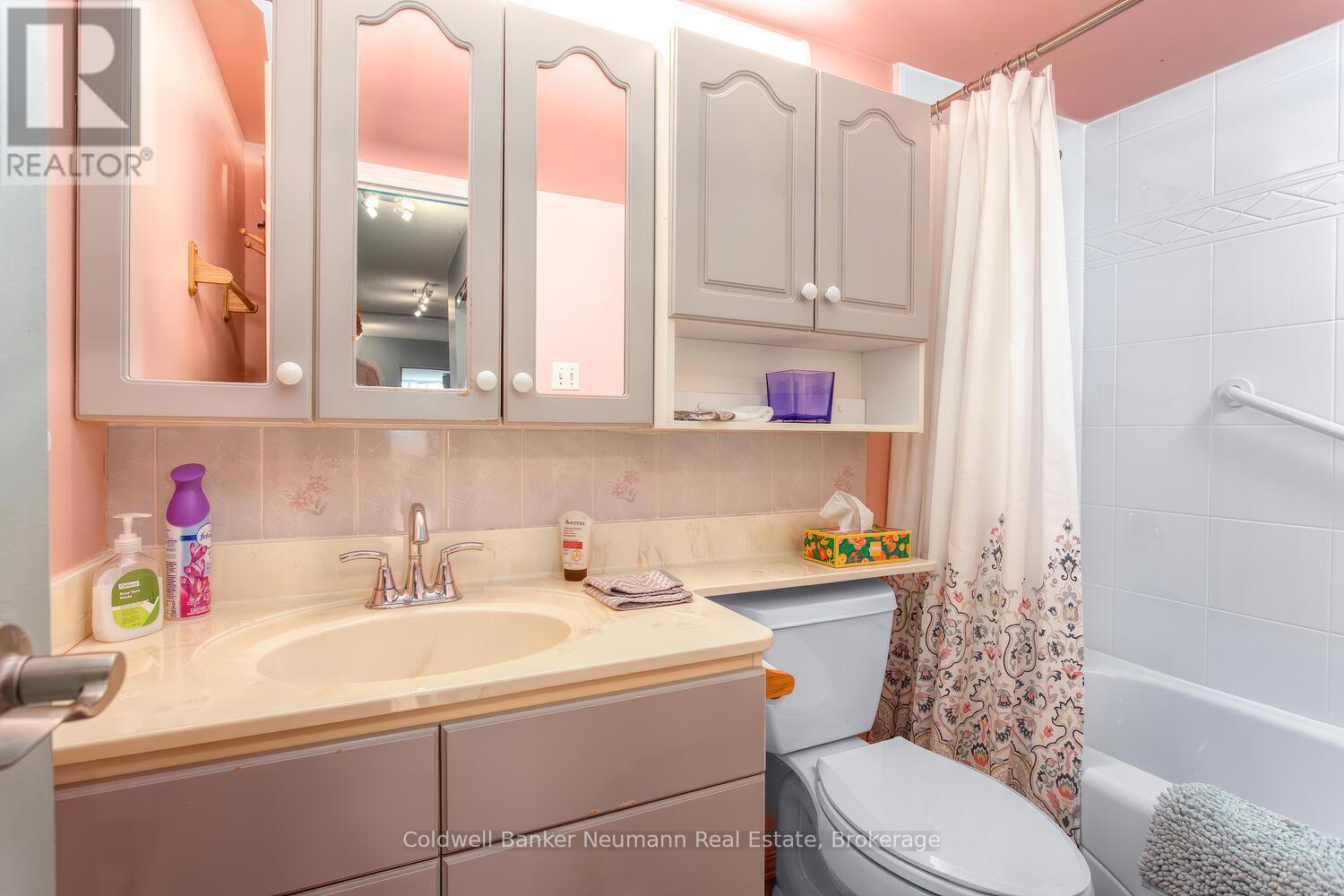 #205 23 WOODLAWN ROAD E - 35