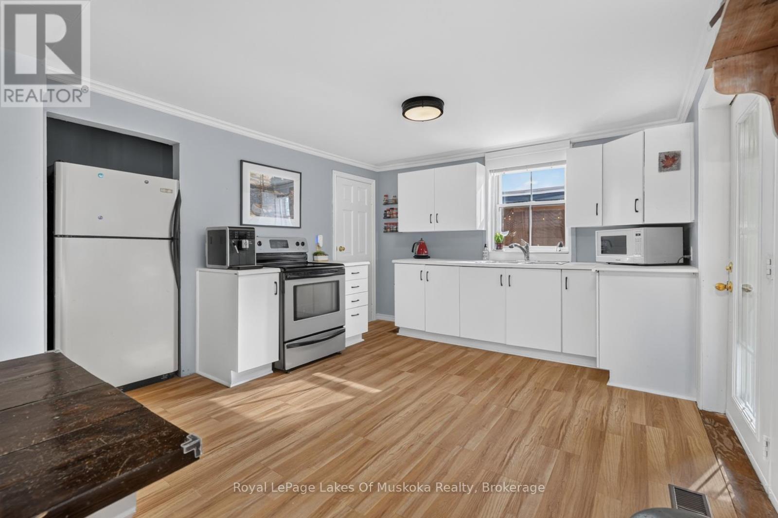 21 LAKEVIEW AVENUE W - 9