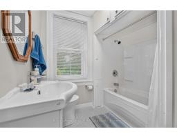 21 Lakeview Avenue W, Kearney, ON P0A1M0 Photo 23