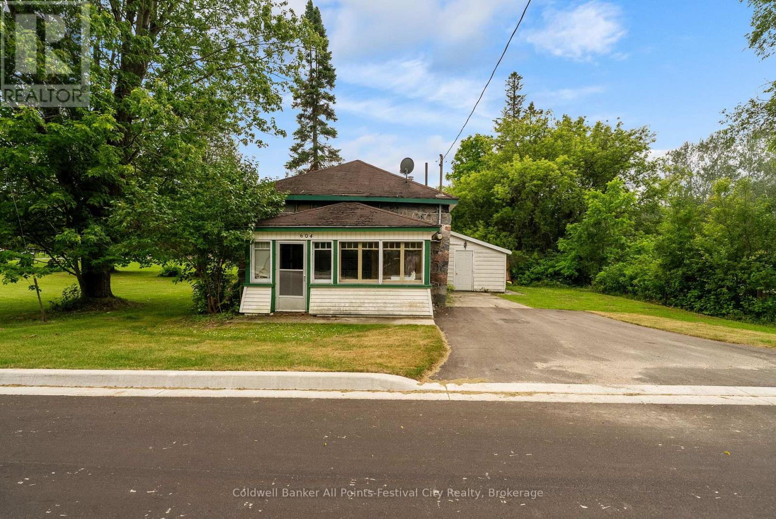 604 GOUGH STREET - 3